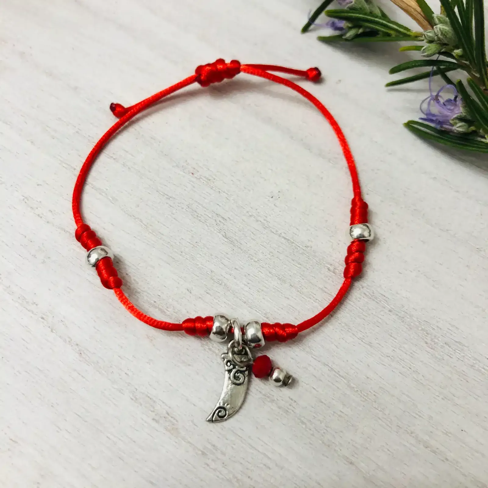 Pulsera roja fantasía